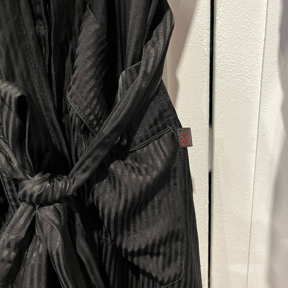 Derek Rose London Robe - Picture 8 of 9